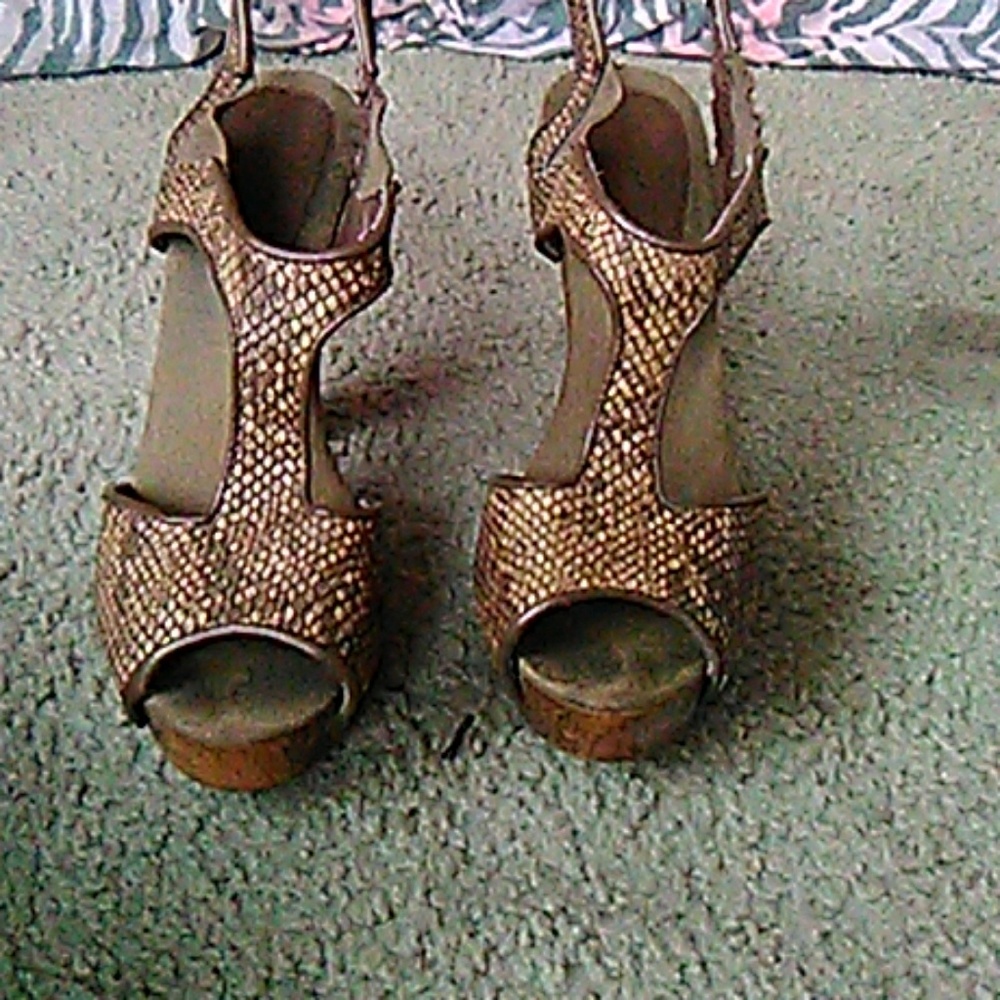 Heels - Picture 4 of 4